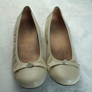 Vionic Amorie Ballet Flats US 5.5 Orthotic Support Cream Beige Bow Round Toe